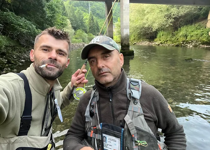 Rivers Fisherman Camp Motorhome &campervan Campsite *